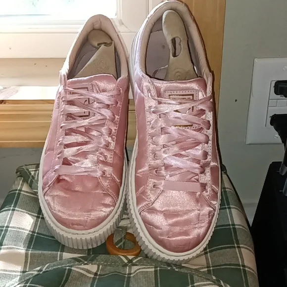 Clean & Ready To Wear PUMA Satin Pink Platform Shoes Sneakers Size 8 - Picture 4 of 6